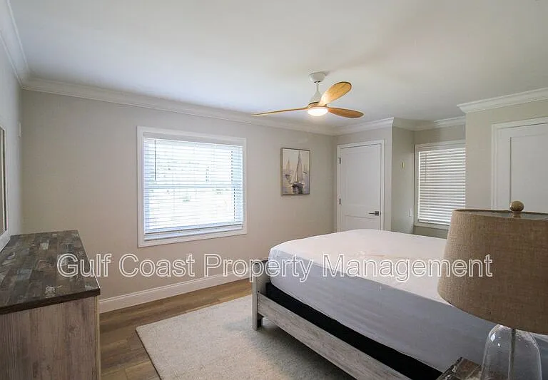 691 Russell St — Photo 9