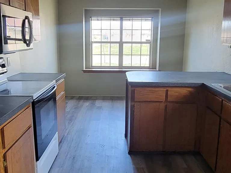 4020 SW Mesquite Dr — Photo 2