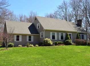 9 Southwood Ln, East Granby, CT 06026
