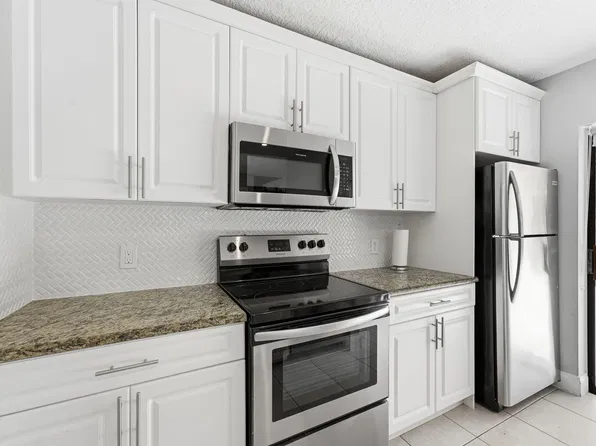 236 CHARTER Way, West Palm Beach, FL 33407