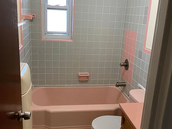 5th image of 4040 Grace Ave