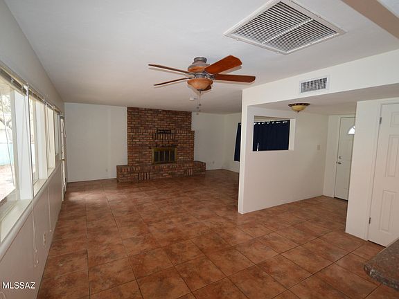 4th image of 3957 E Hampton Pl