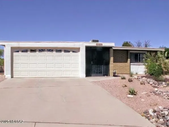 1233 N Via Vicam, Green Valley, AZ 85614