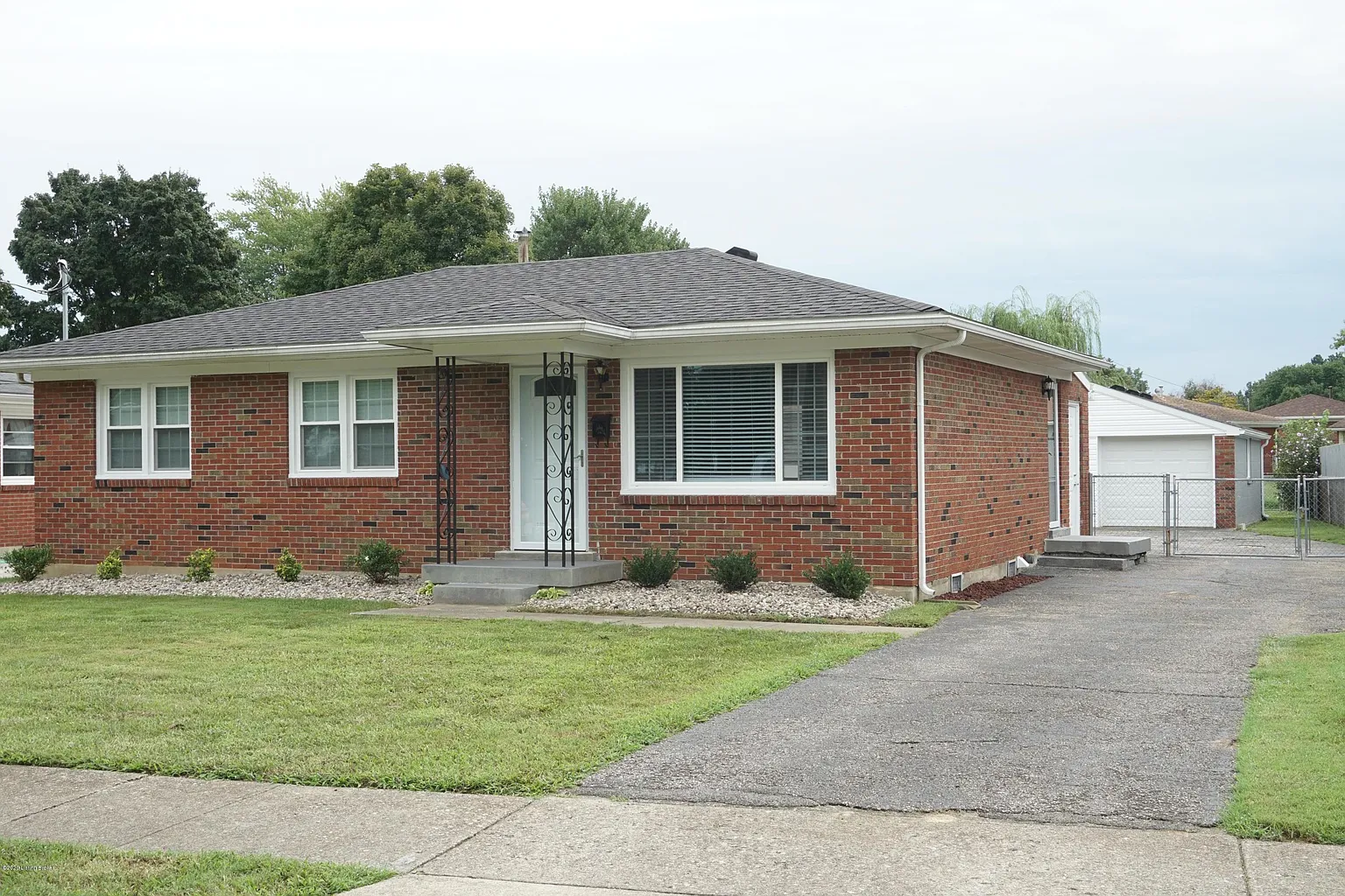 4202 Jim Hawkins Dr photo 1