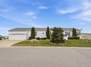 11186 Chestnut Hill Ct, South Lyon, MI