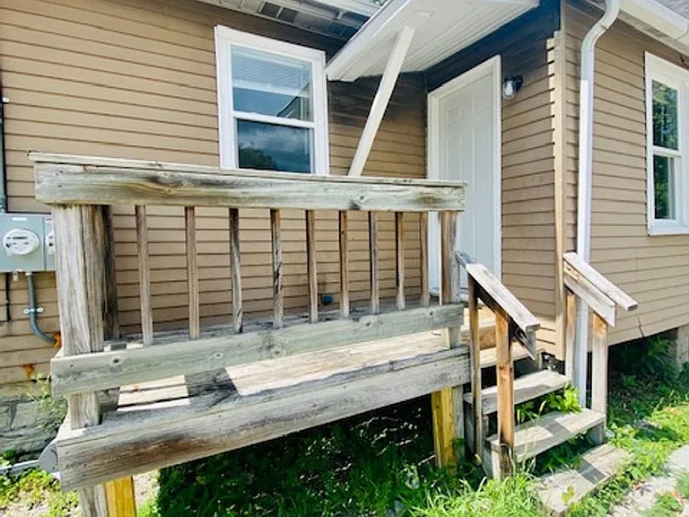 1172 E Walnut St — Photo 6