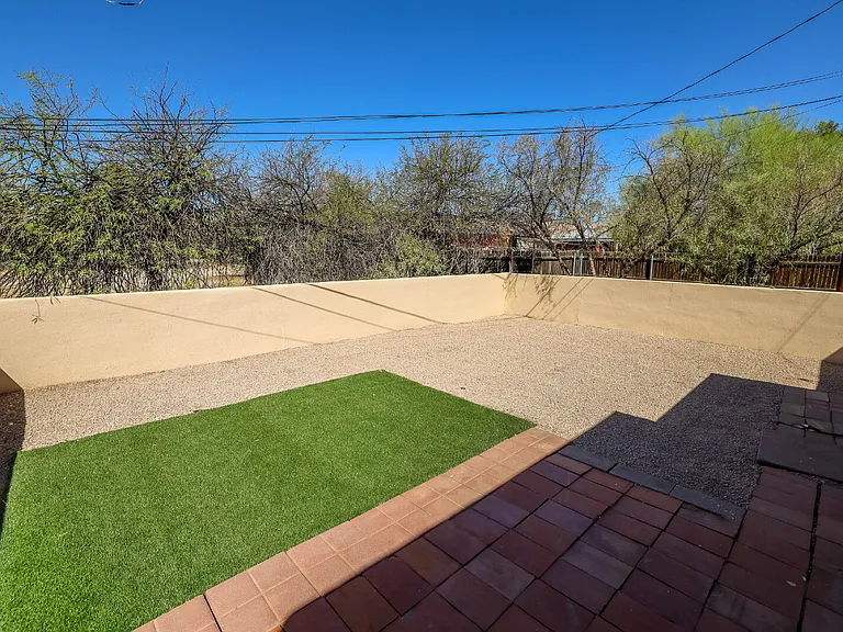 2805 E Lee St — Photo 20