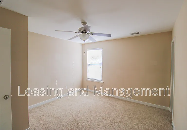 4946 Ballantine Dr — Photo 15