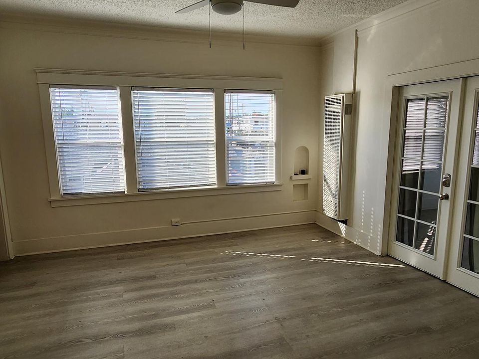 Bright and Spacious Livingroom