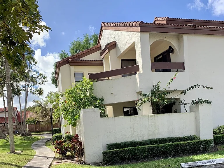 9080 SW 125th Ave #B101 — Photo 1