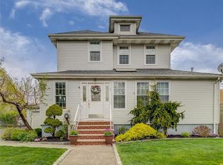 11 Lillian St, Edison, NJ 08817