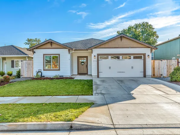 779 Sydney Ct, Central Point, OR 97502