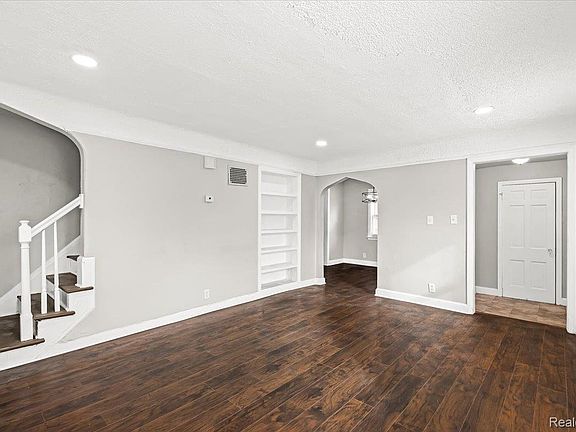 5th image of 18957 Marlowe St