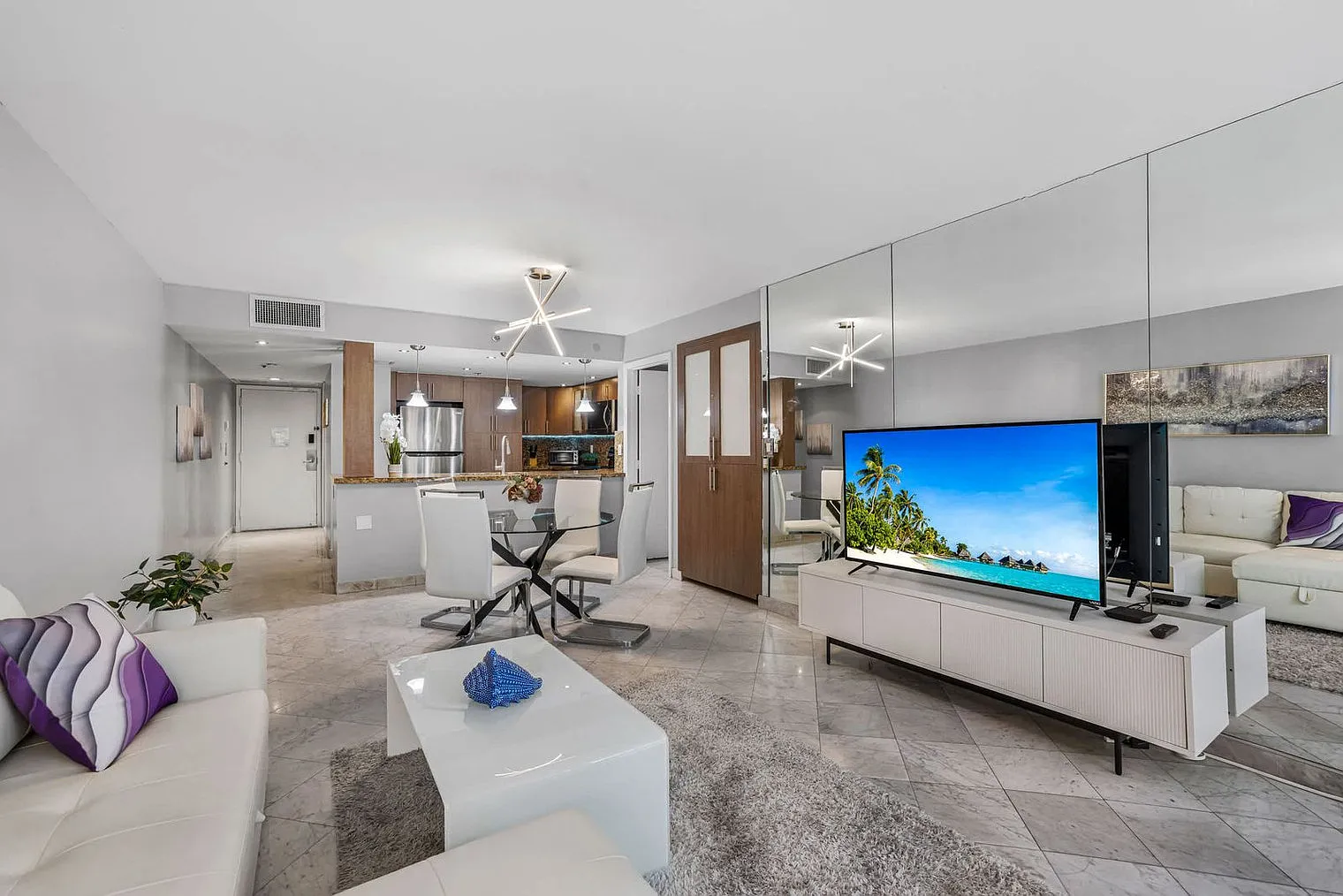 1 bed, 1.0 bath, $4,006 — Photo 4