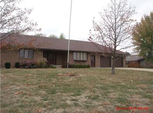 33 Lakeview Dr, Garnett, KS 66032