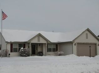 635 Spring Waters Dr, Oconomowoc, WI 53066