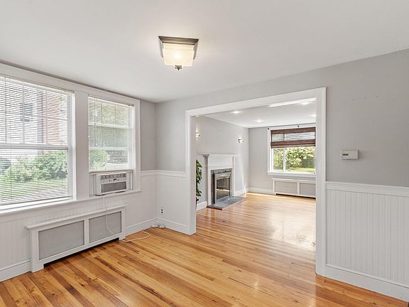 5th image of 11 Magnolia St