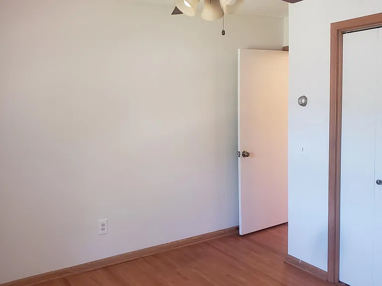 405 Creek Ln — Photo 10