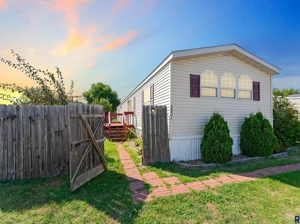 2901 N Fiero Pl, Sioux Falls, SD 57104