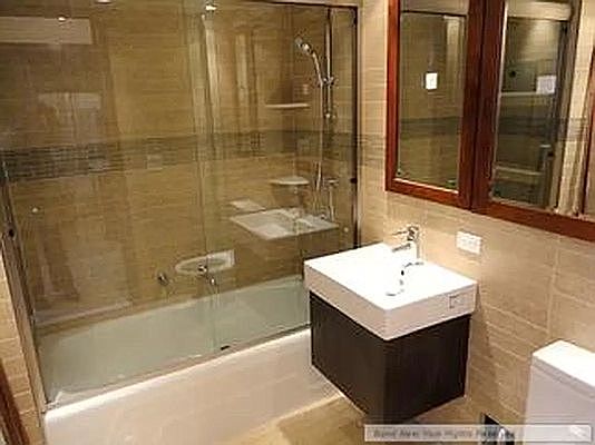 4th image of 411 W 39th St APT 4