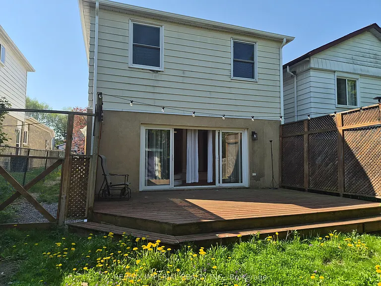757 Pam Cres — Photo 11