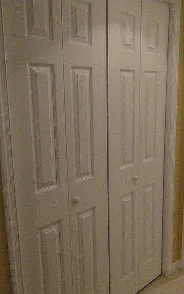 Double clothes closet