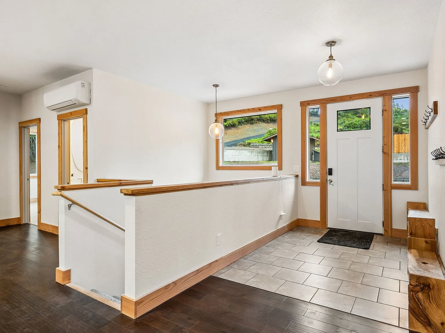 4 bed, 3.5 bath, 3600 sqft, $3,200 — Photo 2