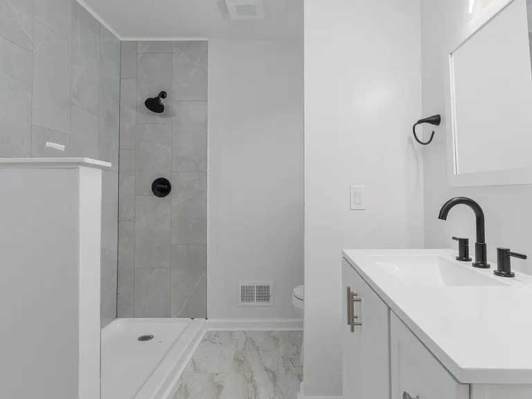 400 Derby Ln #2 — Photo 24