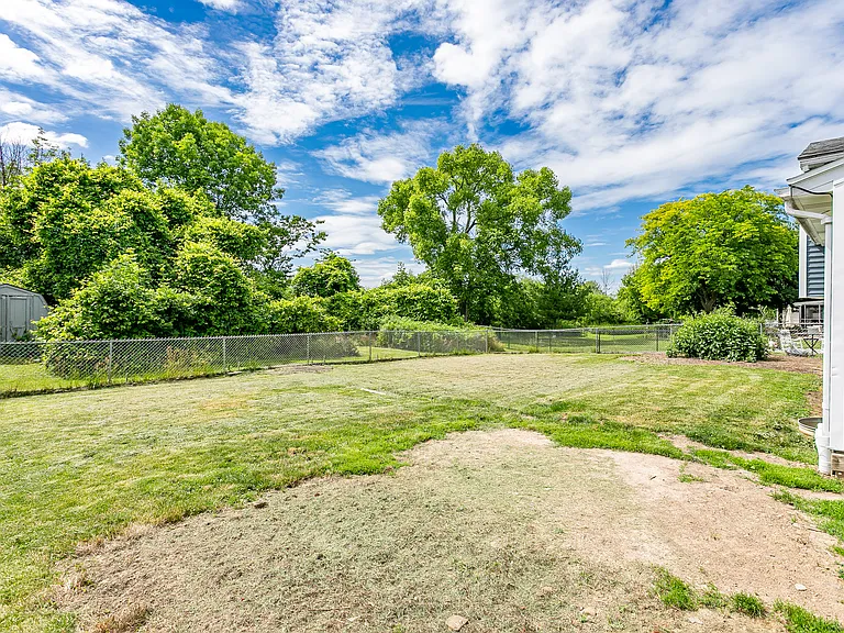 1736 Elmwood Cir — Photo 4