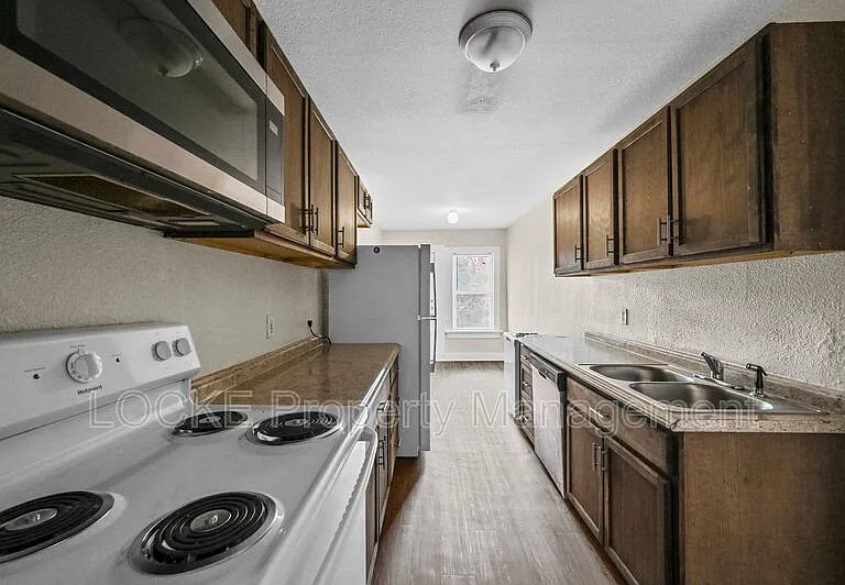 1016 E Arlington Ave #D — Photo 5