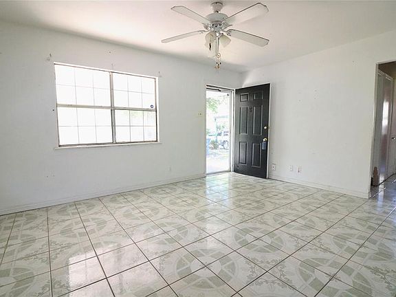 3rd image of 3078 Shadow Wood Dr