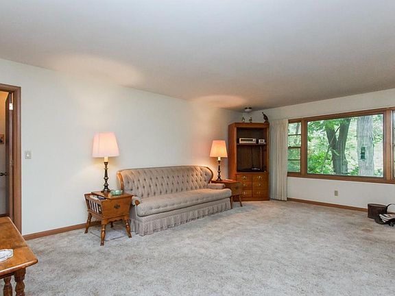 5th image of 402 Paulson Dr