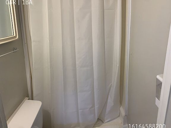 4th image of 825 Evergreen St SE