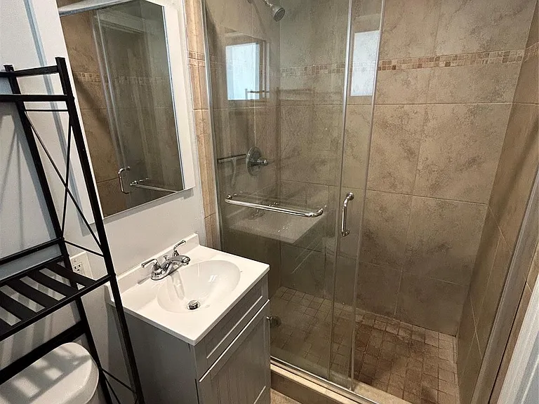 921 NE 17th Ave #2 — Photo 10