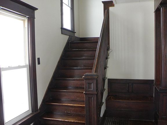3rd image of 305 S Cottage Ave