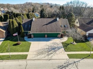 180 Glen Hill Dr #3B0818723, Slinger, WI 53086