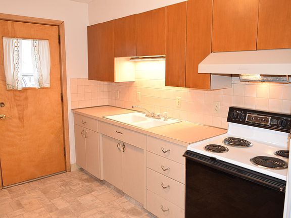 3rd image of 500 1st Ave NW #2