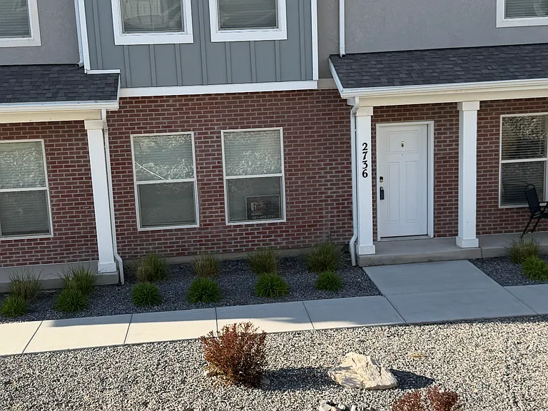2736 E Kistler Aly — Photo 1