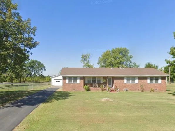 307 N Main St, Commerce, OK 74339