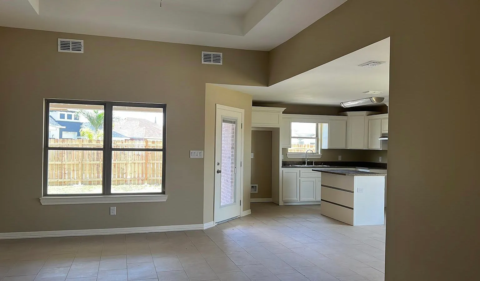 3 bed, 2.5 bath, 1450 sqft, $1,850 — Photo 2