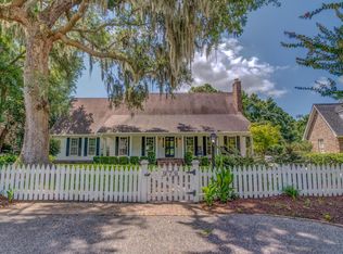 979 Harbortowne Rd, Charleston, SC 29412
