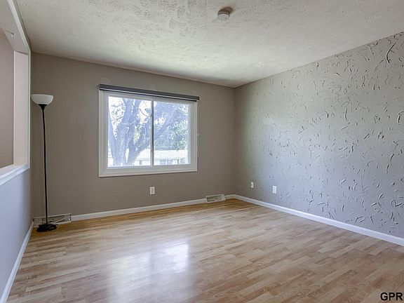 4th image of 8106 Wildewood Dr