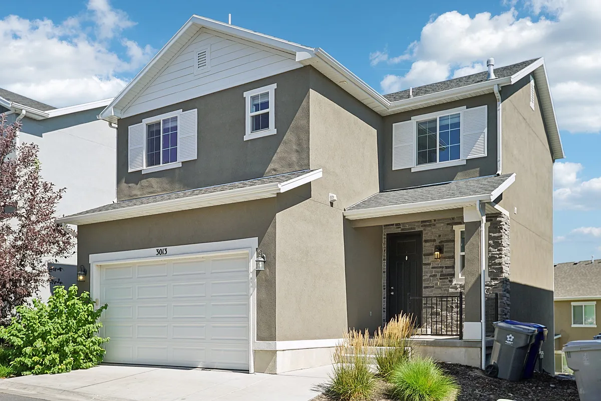 Parking for 2 vehicles in full size garage - 3013 S Red Pine Dr