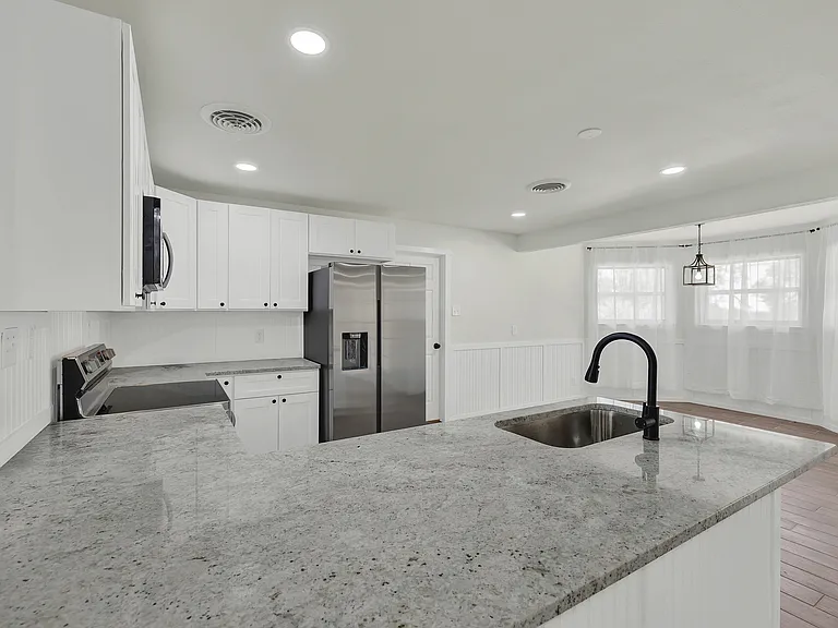 129 Young Ave — Photo 10
