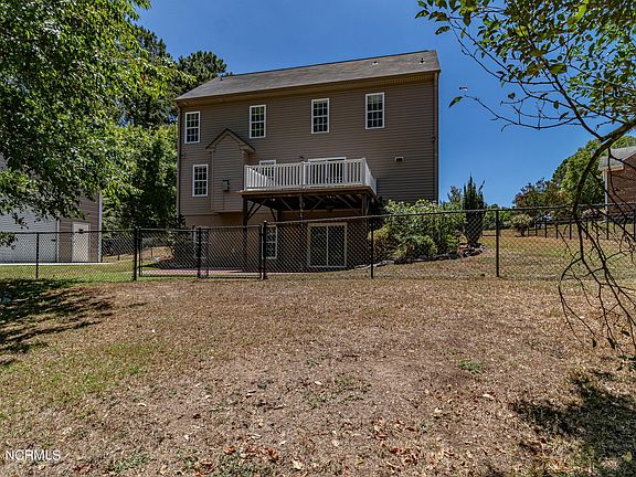 3rd image of 105 Oak Hollow Court