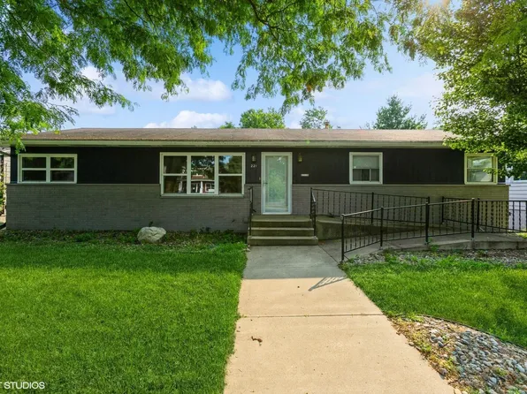 221 S Whittaker St, New Buffalo, MI 49117