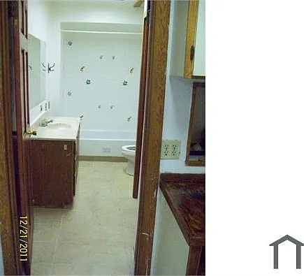 2 bed, 1300 sqft, $1,200 — Photo 4