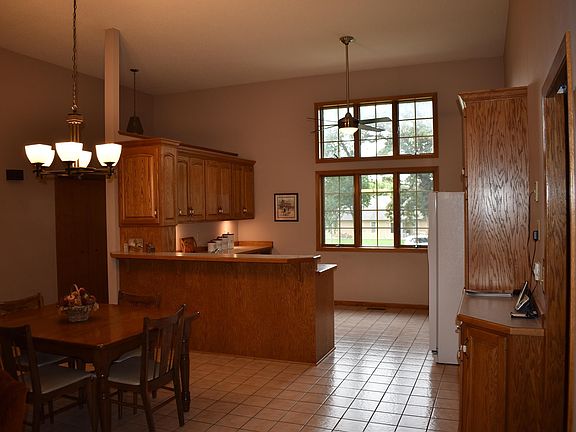 3rd image of 807 W 1st St
