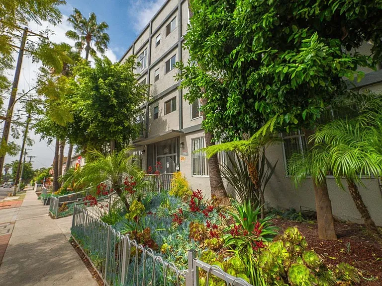 1815 N. Harvard Blvd — Photo 36