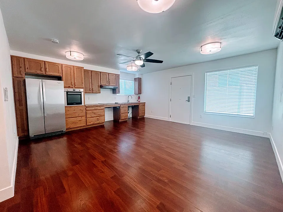 220 E Leslie Ave #1